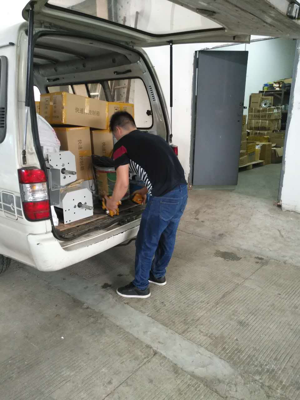 興德快速卷簾門(mén)上門(mén)安裝永勝醫(yī)療制品公司